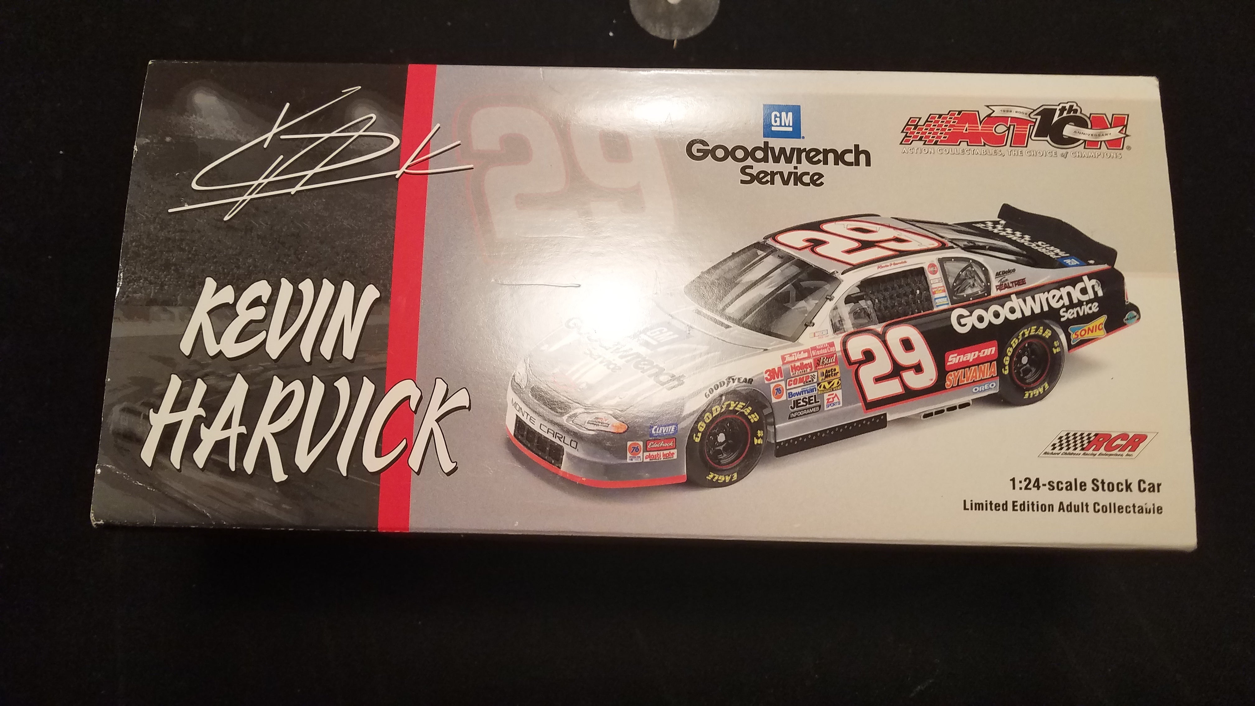 Autographed Kevin Harvick GM Goodwrench Car 1:24 Diecast in Original Box