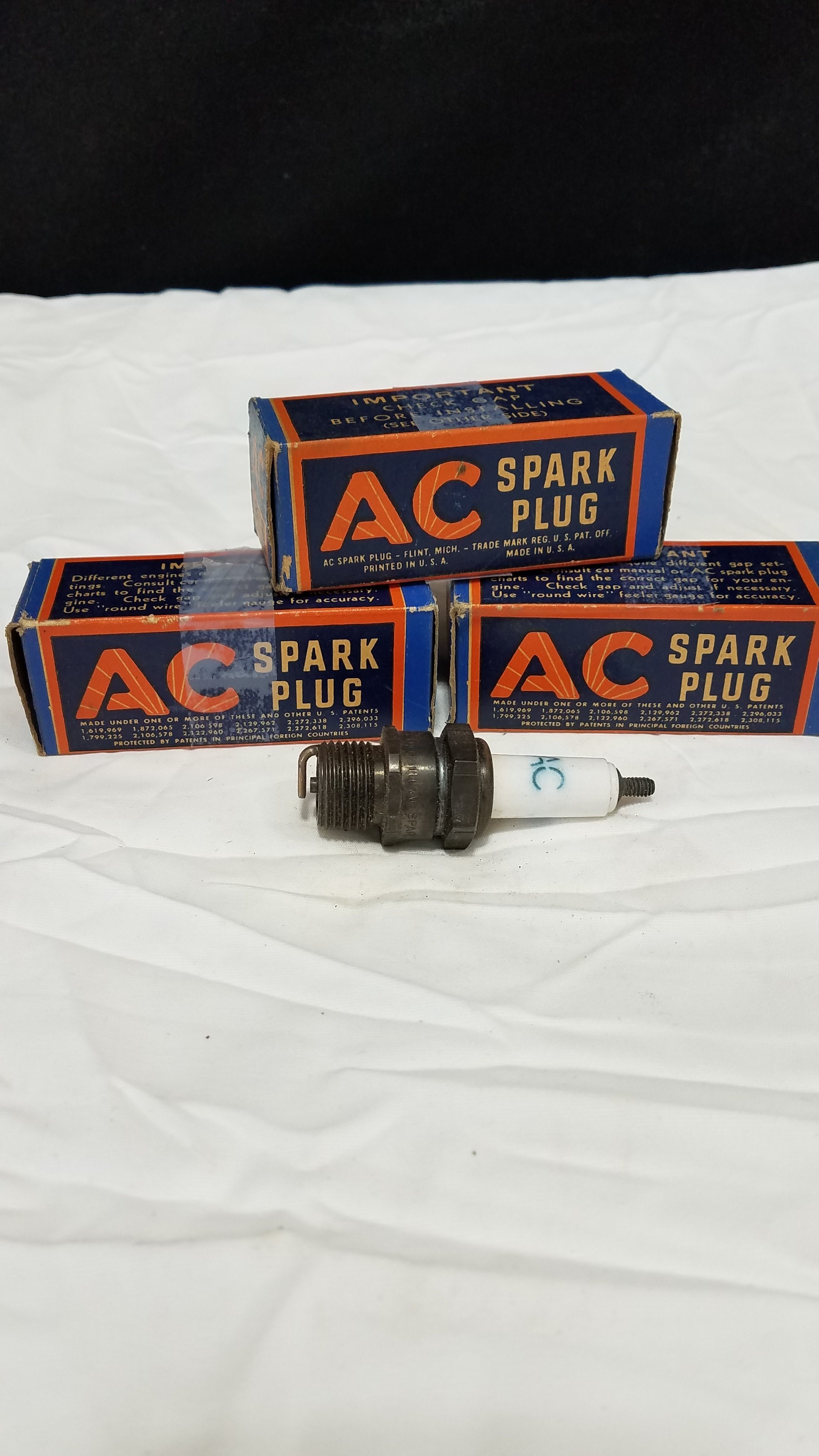 Rare Vintage 3 AC 87-S Spark plugs in Original Boxes