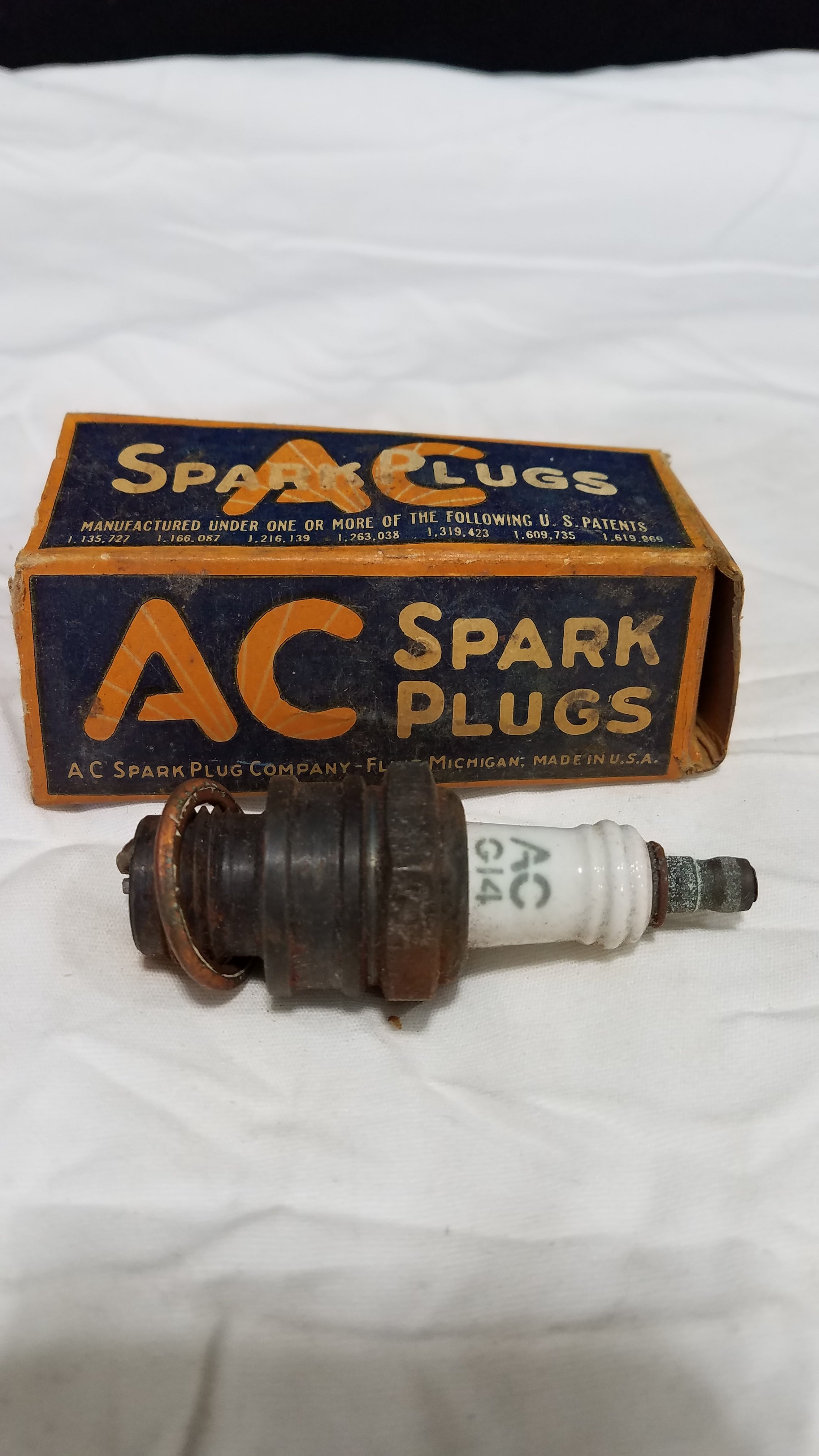 Rare Vintage AC G-14 Spark Plug in Original Box