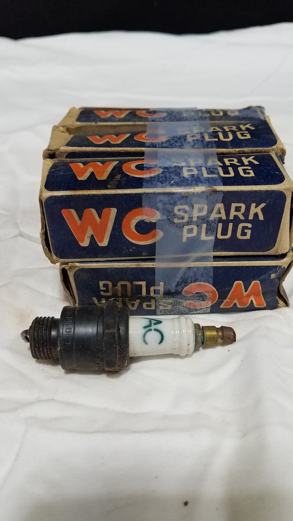 Rare Vintage 6 AC 46 Spark Plugs in WC AC Original Boxes