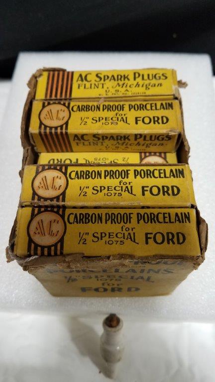Rare Vintage 20 AC Carbon Proof Porcelain Spark Plugs 1/2" Special 1075 for Ford with Boxes and Carton Display