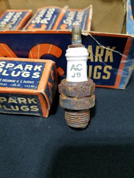 AC J-9 Spark Plugs in Original Boxes (Lot of 4)