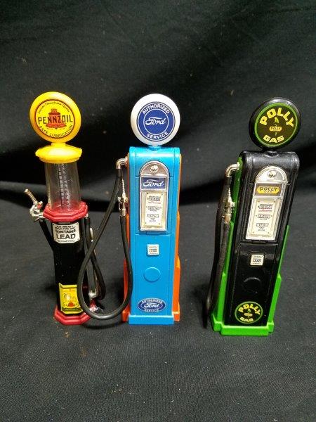 Vintage Pennzoil, Ford, & Polly Diecast Gas Pumps 5 1/2" Tall